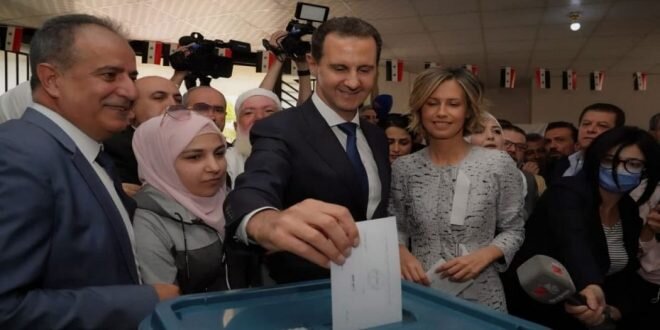 بشار اسد و همسرش رأی خود را به صندوق انداختند/عکس
