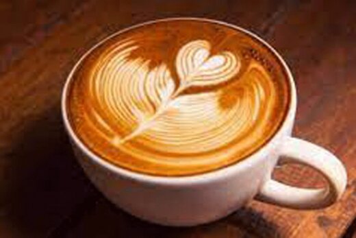 ببینید | ربات قهوه‌سازی که قادر به هنرنمایی خیره‌کننده با شیر روی قهوه است