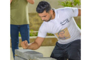 ببینید | ورزشکار بوشهری رکورددار شکستن اجسام سخت در جهان شد