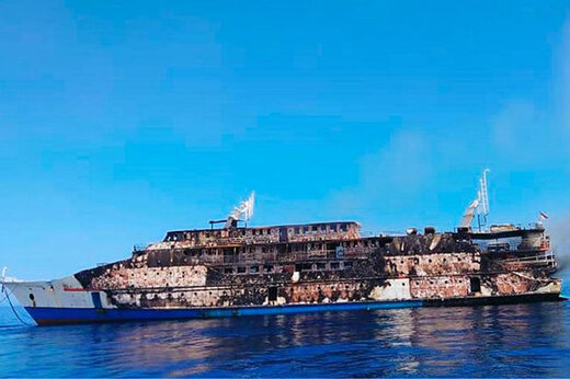 نجات ۱۹۵ مسافر کشتی آتش گرفته اندونزیایی