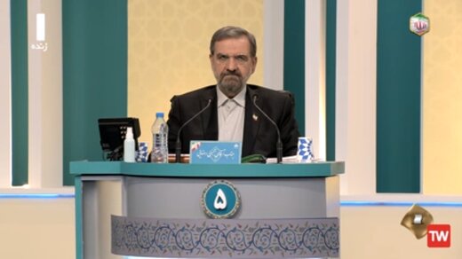 محسن رضایی بازهم با اسکناس هزار تومانی به مناظرات آمد+عکس