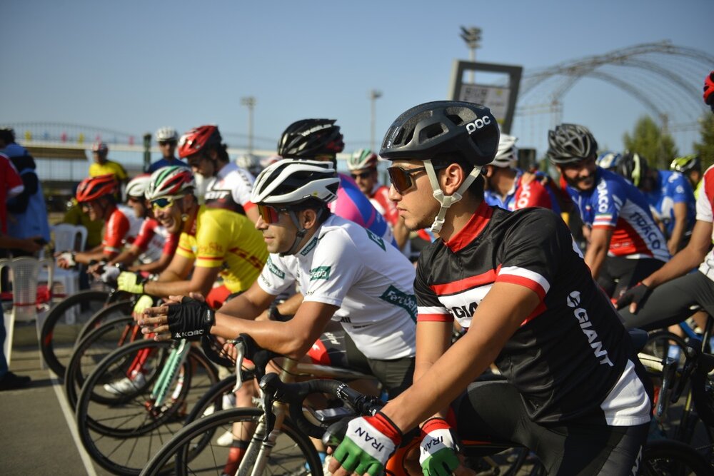 اولین مرحله لیگ دوچرخه سواری کورسی جاده آقایان و بانوان به میزبانی منطقه آزاد انزلی