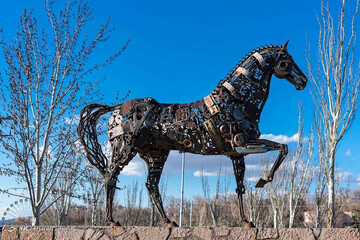 تصاویر | مجسمه سازی با ضایعات فلزی