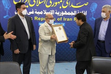 اعطای گواهینامه درجه یک هنری به مرتضی امیری‌اسفندقه