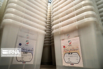 تصاویر | آماده‌سازی صندوق‌های اخذ رای در فرمانداری مشهد