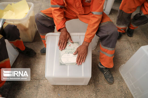 آماده سازی صندوقهای اخذ رای در فرمانداری مشهد