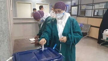 ببینید | مشارکت کادر درمان در انتخابات ریاست جمهوری