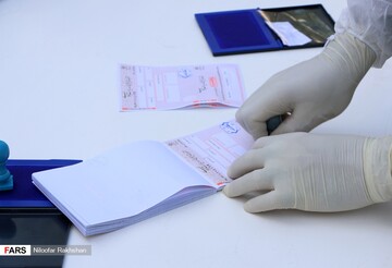 تصاویری از اخذ رأی از کادر درمان در شهرکرد