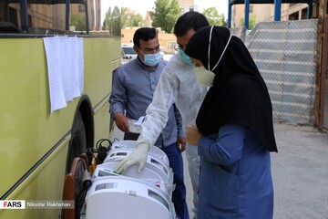 تصاویری از اخذ رأی از کادر درمان در شهرکرد
