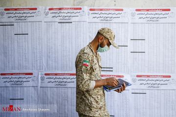 سربازان میهن هم به استقبال صندوق رای رفتند