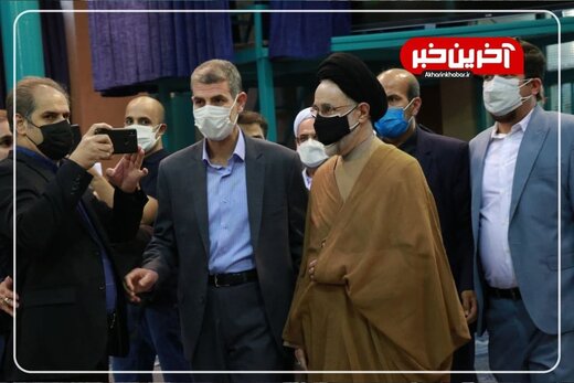 ببینید | لحظه ورود محمد خاتمی به محل اخذ رای در حسینیه جماران