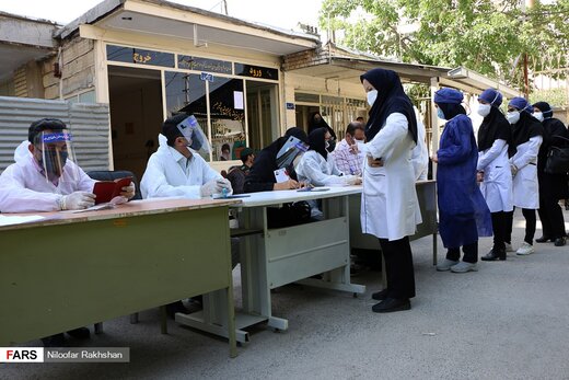 تصاویری از اخذ رأی از کادر درمان در شهرکرد
