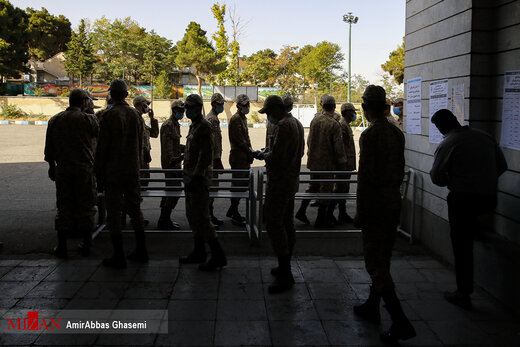 سربازان میهن هم به استقبال صندوق رای رفتند