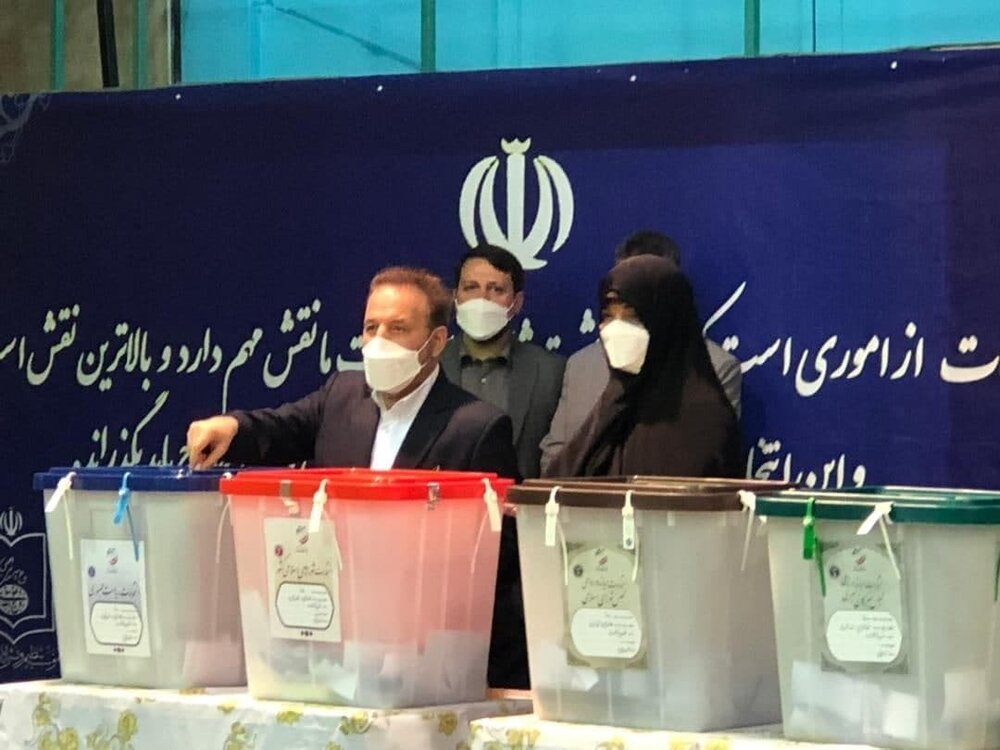 سیدحسن خمینی به حسینیه جماران رفت /عکسی از محمود واعظی و همسرش در پای صندوق‌های رای