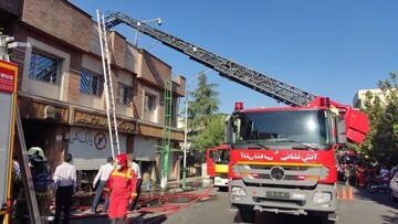 ‌آتش‌سوزی یک ساختمان قدیمی در خیابان سعدی تهران