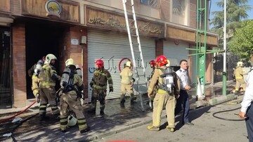 ‌آتش‌سوزی یک ساختمان قدیمی در خیابان سعدی تهران