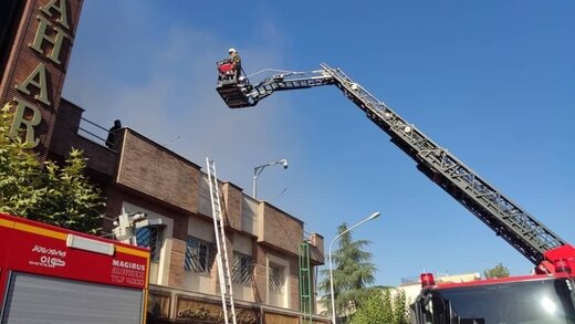 ‌آتش‌سوزی یک ساختمان قدیمی در خیابان سعدی تهران