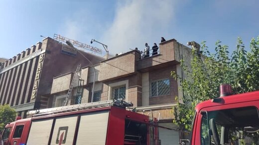 ‌آتش‌سوزی یک ساختمان قدیمی در خیابان سعدی تهران