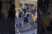 ببینید | سیلی پلیس به صورت خواننده معروف در فرودگاه هلند