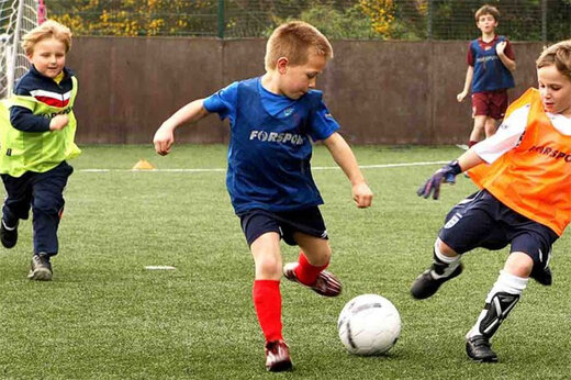 ببینید | خنده‌دارترین انتقام در مستطیل سبز؛ ترکیب فوتبال و کاراته