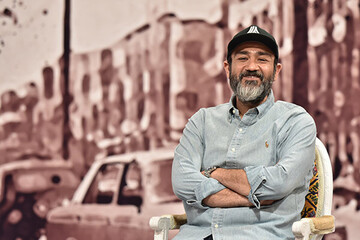 عکس | تصویر یادگاری مهران غفوریان از حضور در هیات عزاداری قنات‌آباد