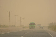 گرد و غبار در خراسان رضوی دید رانندگان را کاهش داده است