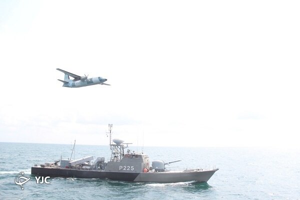 قدرت نمایی ناوهای موشک انداز و سامانه‌های جنگ الکترونیک ارتش در دریای خزر