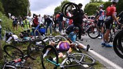 ببینید | نجات لحظه‌آخری یک کودک از تصادف دوچرخه‌ها در «تور دو فرانس»
