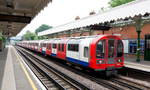 ببینید | ویدیویی تکان‌دهنده از تلاش ناکام برای نجات یک مرد در متروی لندن