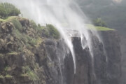 ببینید | شگفت‌انگیزترین آبشار جهان؛ وقتی آب سربالایی می‌رود!