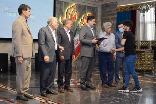 بدرقه سرمربی و کشتی گیر لرستانی اعزامی به المپیک به همت بانک رفاه کارگران