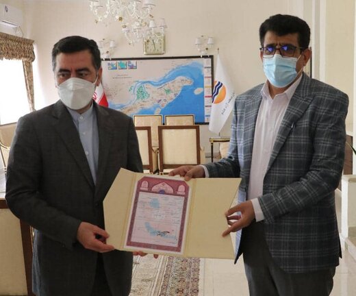 سازمان منطقه آزاد قشم مهمترین نقش را در حوزه صیانت از اراضی در جزیره قشم ایفا می کند / اسناد مالکیت شهرک صنعتی طولا صادر و تحویل منطقه آزاد قشم شد