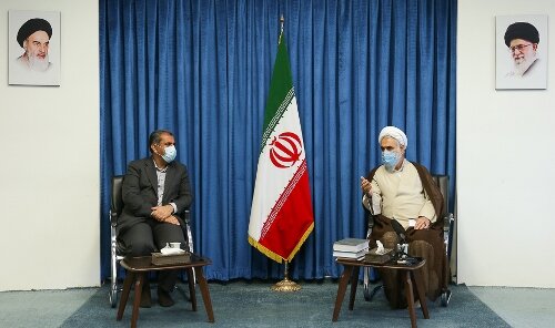مبارزه با ابَر قاچاقچیان در اولویت قرار گیرد