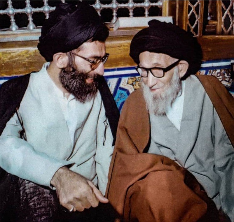 عکس| تصویری از رهبرانقلاب در کنار پدرشان