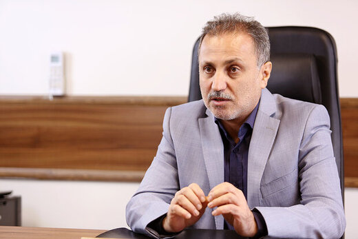 حذف یک مجسمه از باغ هنرمندان به دلیل مغایرت با شئون اسلامی 