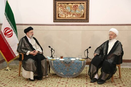 جزئیات دیدار رئیسی با مراجع تقلید/آیت الله مکارم شیرازی:در سیاست خارجی باید بر مبنای واقعیت  عمل کرد نه خوش باوری