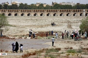 تصاویر | جاری شدن زاینده‌رود پس از ۹ ماه وقفه  ۱۹:۰۲۱۴۰۰-۴-۲۰