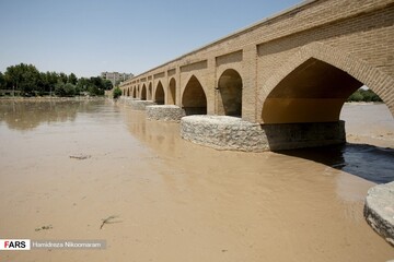 تصاویر | جاری شدن زاینده‌رود پس از ۹ ماه وقفه  ۱۹:۰۲۱۴۰۰-۴-۲۰