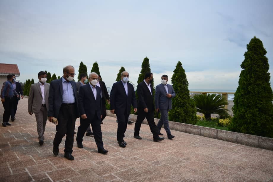 بازدید مشاور رییس جمهور و دبیر شورایعالی مناطق آزاد از طرح ملی اتصال راه آهن به مجتمع بندری کاسپین و طرح های توسعه ای منطقه آزاد انزلی