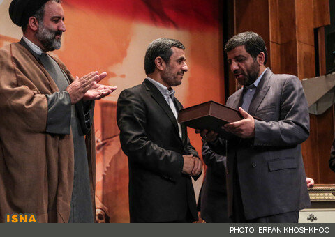 تقدیر از احمدی‌نژاد، تخریب روحانی؛ 2 روی سکه پایان عمر دولت‌ها 5