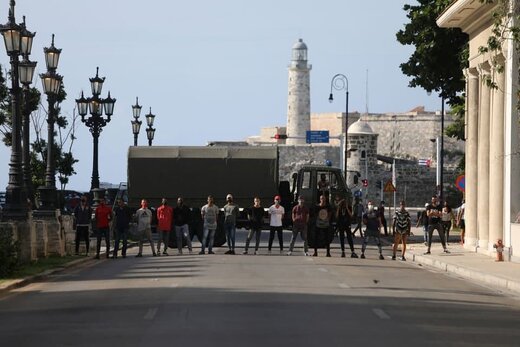 تظاهرات کوبا؛ اعتراض به قطع برق، شیوع کرونا و نبود واکسن