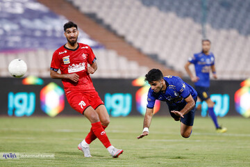 پرسپولیس سقوط کرد؛ استقلال صعود