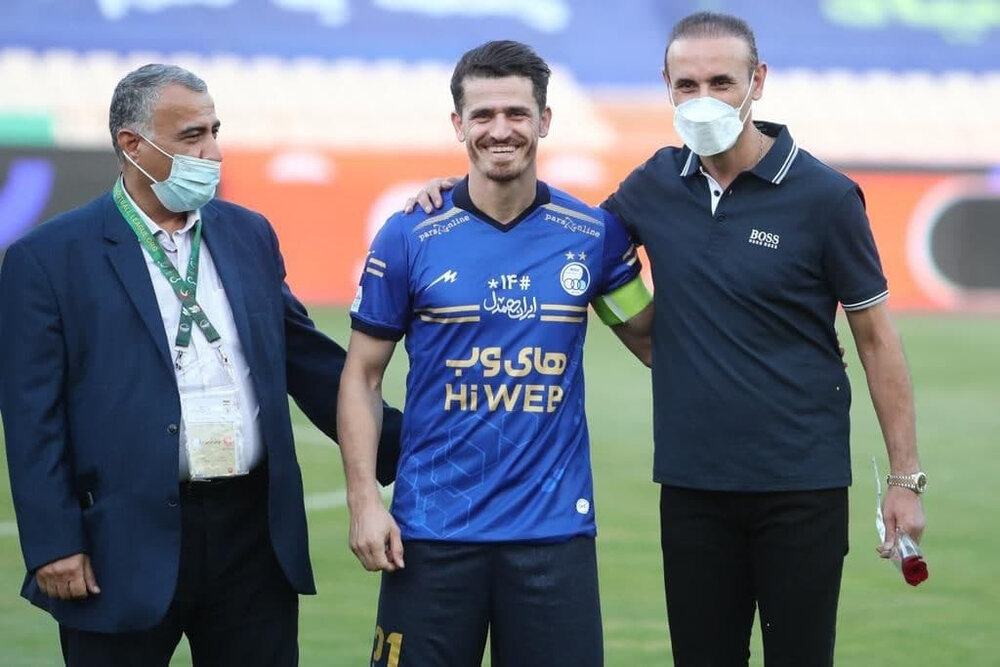 رفاقت و خوش‌وبش گل محمدی و کاپیتان استقلال در حاشیه دربی/عکس