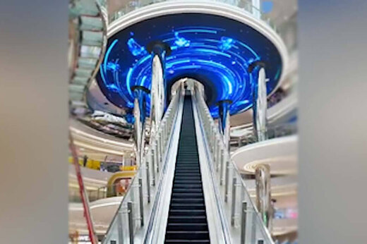 ببینید | طراحی عجیب و دیدنی یک پله برقی؛ انتقال به سفینه فضایی