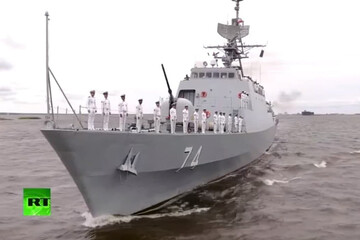 تصاویر | حضور ناوشکن «سهند» در رژه دریایی روسیه