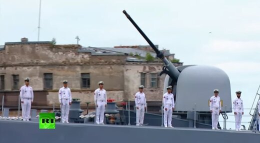 حضور ناوشکن «سهند» در رژه دریایی روسیه