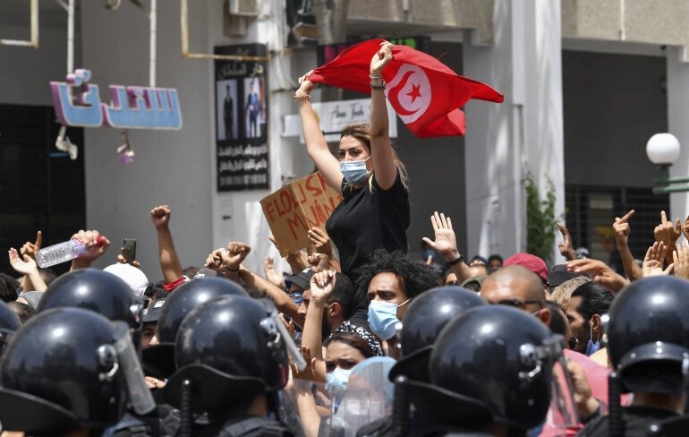کودتا در تونس؛پایان بهار عربی یا انقلابی دوباره؟/واکنش لیبی:چقدر امشب شبیه آن شب بود!