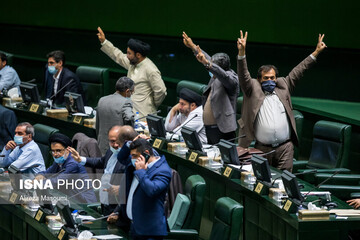 قالیباف عصبانی شد، نمایندگان سکوت کردند /درگوشی های نمایندگان با وزرای پیشنهادی/چالش اداره مهدکودک توسط مردان/حواشی صحن علنی