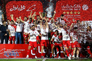 تصاویر | لحظه بالا بردن جام قهرمانی پرسپولیس در لیگ بیستم