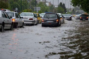 ببینید | لحظه جاری شدن سیل در خیابان‌های تبریز پس از باران شدید